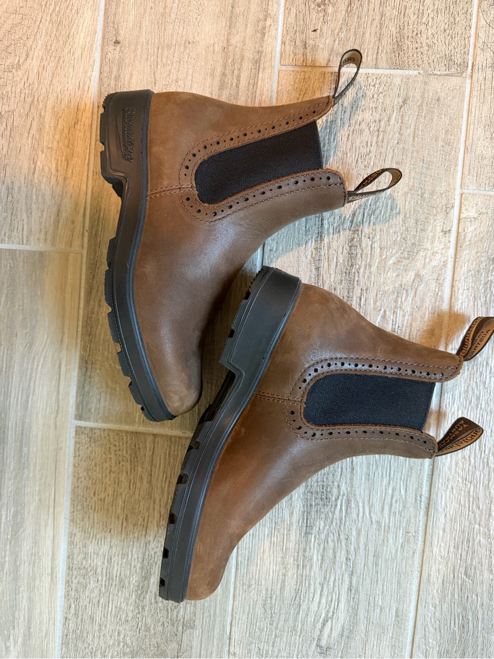 Blundstone Brown Chelsea Boots with Black Elastic Panels